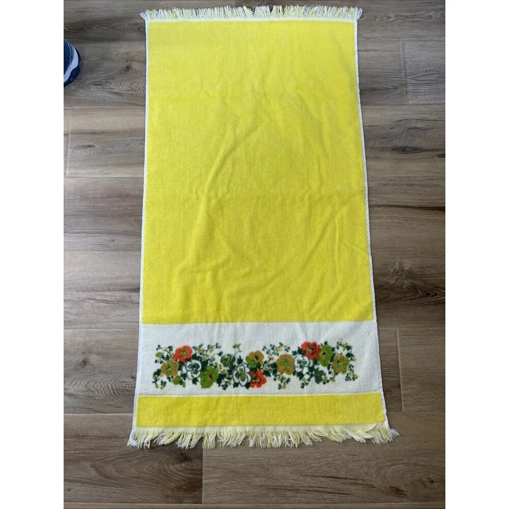 JCPenney VINTAGE Floral Bath Towel Set Yellow White Fringe Cotton Blend 2 pc Set